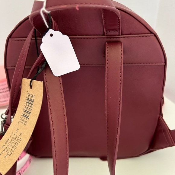 BNWT Steve Madden  Backpack with CC holder,  front pocket and adjustable straps - Picture 2 of 11
